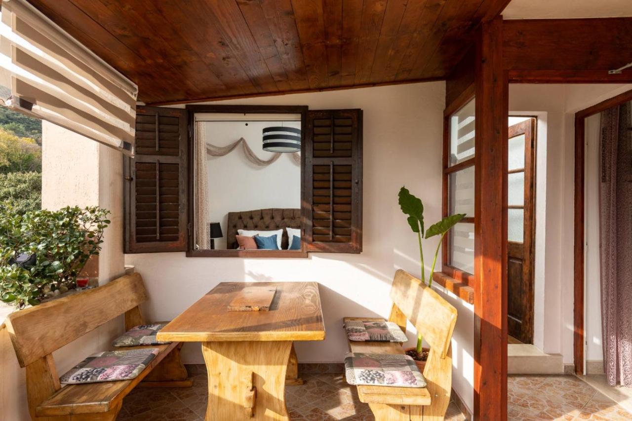 Bougainvillea--Apartment By The Sea Ston Exterior photo